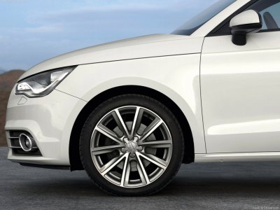 Audi-A1_2011_1024x768_wallpaper_59.jpg