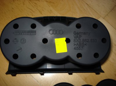 Audi A1 Becherhalter (2).jpg