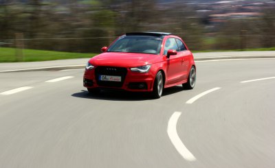 Audi A1 Roter Piranha fahrdynamisch 04.jpg
