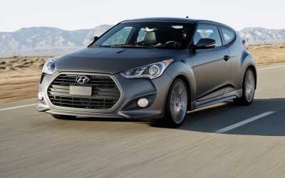 Hyundai-Veloster-Turbo-on-road.jpg