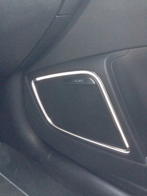 BOSE sound system beleuchtet.jpg