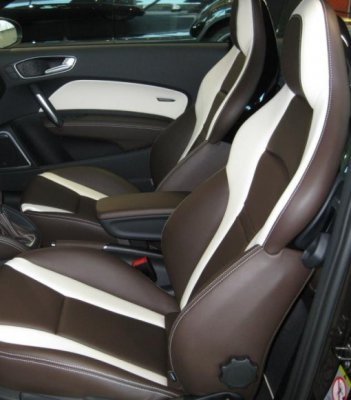 AudiS1Innen3.jpg