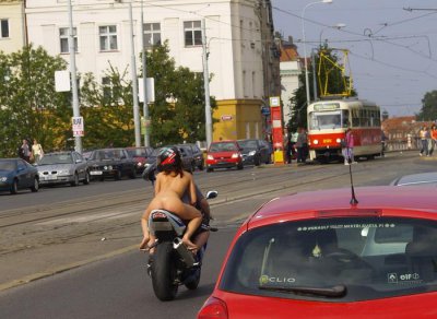 nackt-auf-dem-motorrad-2.jpg