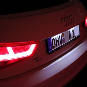 LED Kennzeichenbeleuchtung 
Modelljahr 2011 ;)