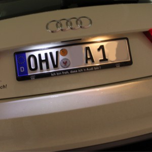 links LED - rechts Halogen 5W Soffitte

Unterschied