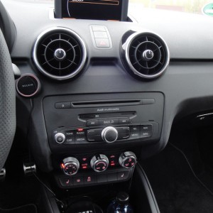 Mittelkonsole + Radio Concert