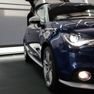 A1 in Scubablau mit DKB und Aerodynamikpaket in Eissilber