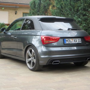Nach Umbau Auspuff mit Blenden vom Audi A8 W12