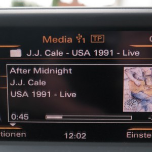 Das ist eigendlich das coolste überhaupt, nun funzt es endlich. Fazit... gleich das original Kabel beim freundlichen holen und nicht erst über Billiganbieter versuchen ;-)