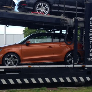 Audi A1 auf dem Anhänger