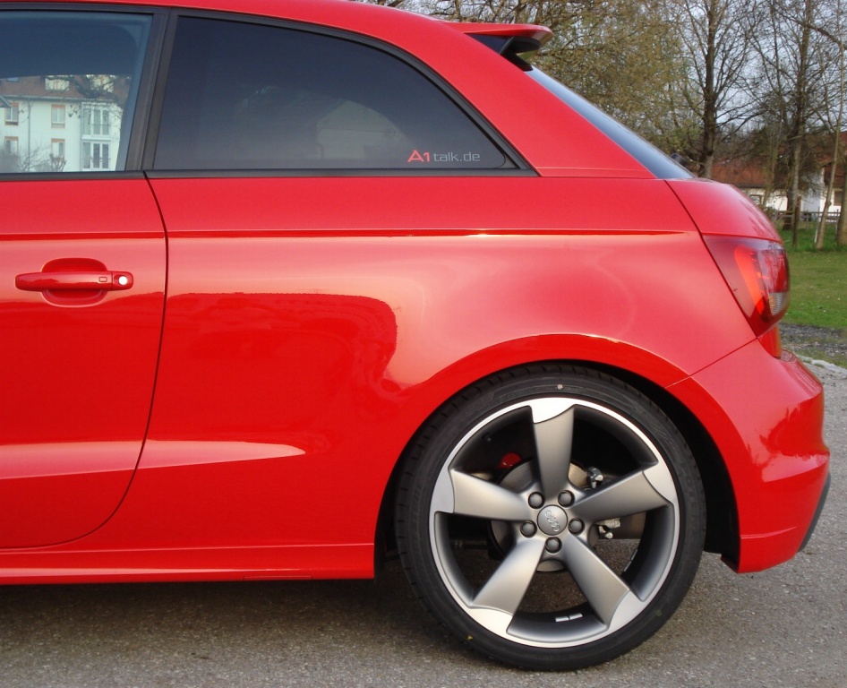 11-04-07 H2Os Piranha (3)