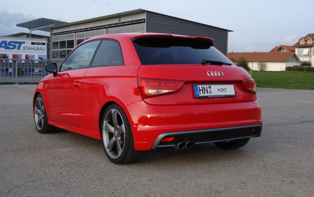 11-04-07 H2Os Piranha (5)