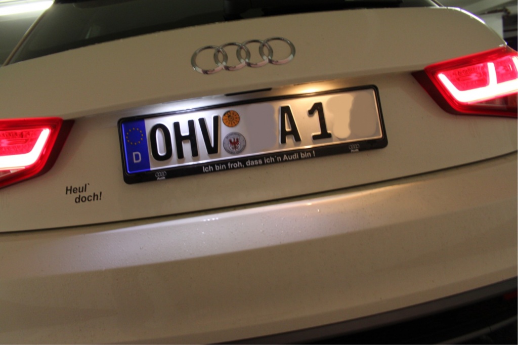 links LED - rechts Halogen 5W Soffitte

Unterschied